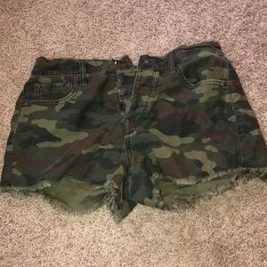 CAMO DENIM AMERICAN EAGEL VINTAGE HIGH RISE SHORTS
